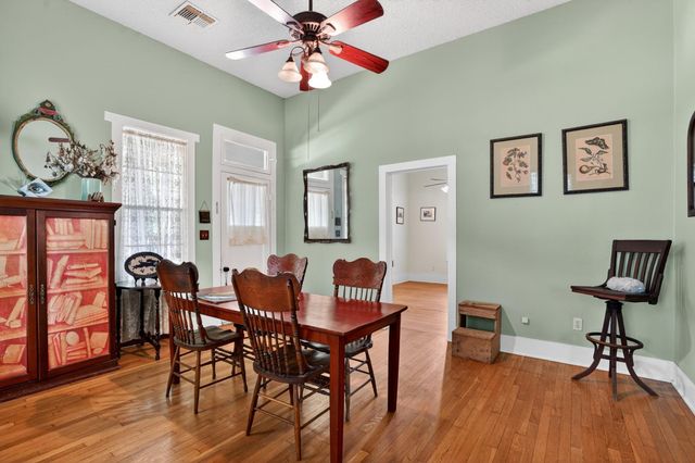 106 E Valverde Street, Brenham, TX 77833