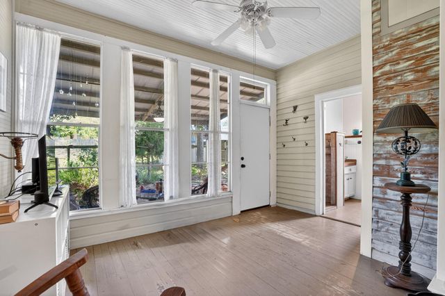 106 E Valverde Street, Brenham, TX 77833