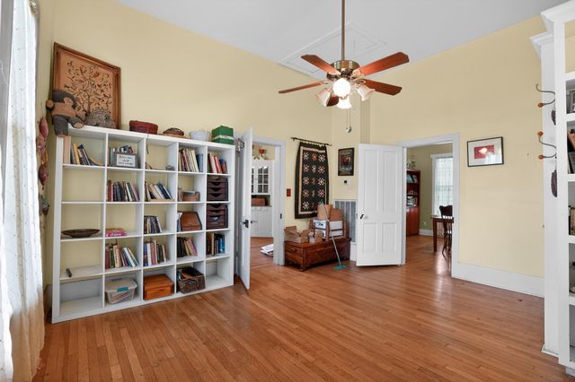 106 E Valverde Street, Brenham, TX 77833