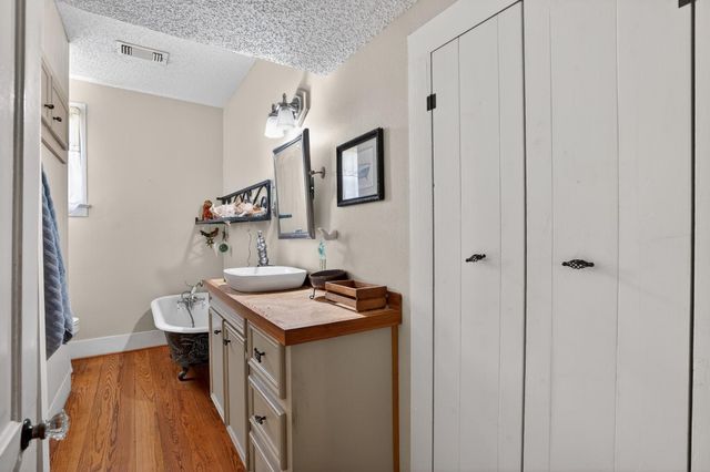 106 E Valverde Street, Brenham, TX 77833