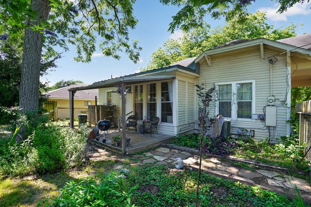 106 E Valverde Street, Brenham, TX 77833