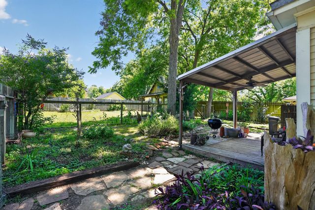 106 E Valverde Street, Brenham, TX 77833