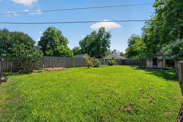 106 E Valverde Street, Brenham, TX 77833