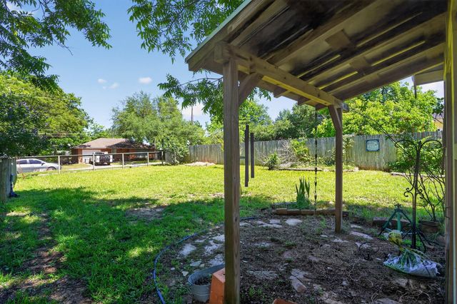 106 E Valverde Street, Brenham, TX 77833