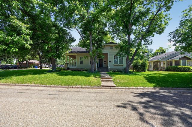106 E Valverde Street, Brenham, TX 77833
