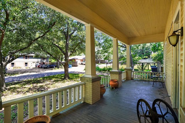 106 E Valverde Street, Brenham, TX 77833