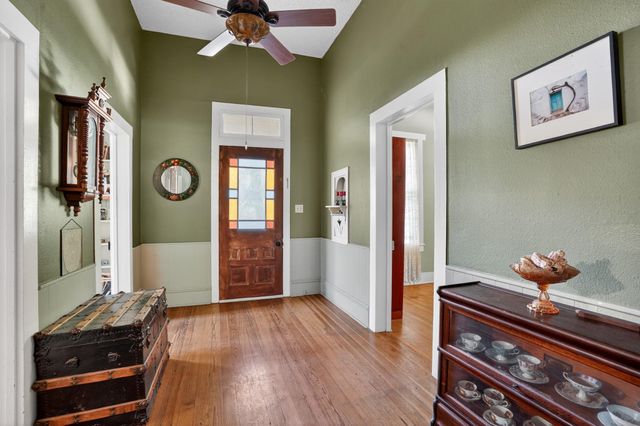 106 E Valverde Street, Brenham, TX 77833