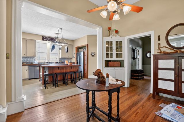 106 E Valverde Street, Brenham, TX 77833