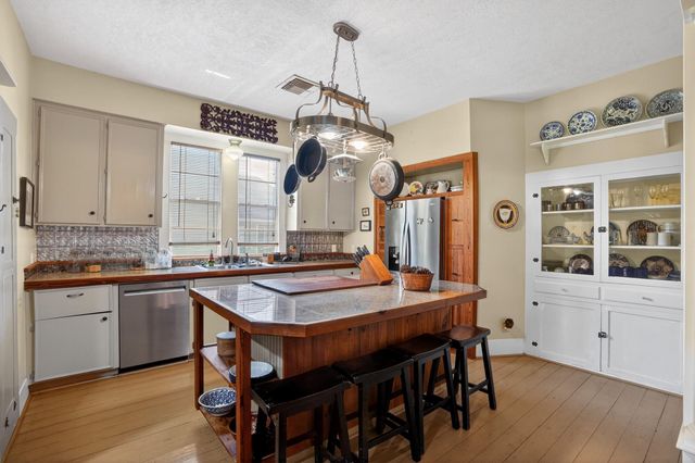 106 E Valverde Street, Brenham, TX 77833