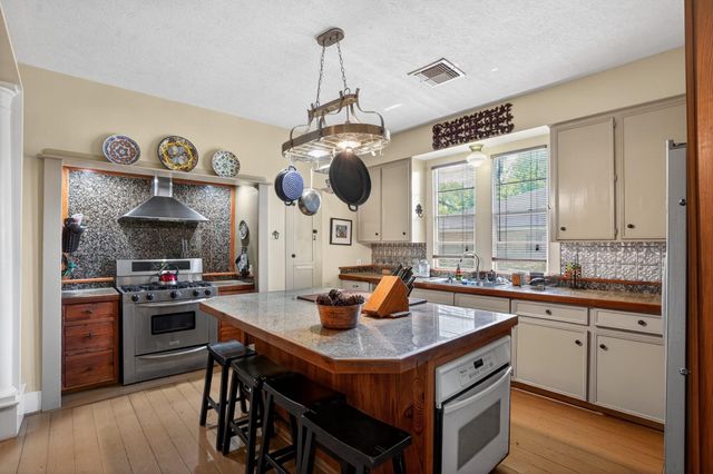 106 E Valverde Street, Brenham, TX 77833