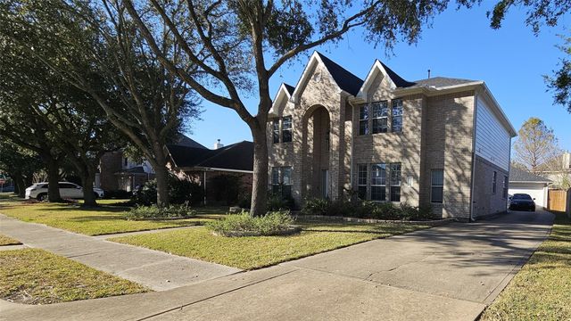 10201 Forest Spring Lane, Pearland, TX 77584