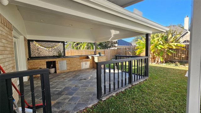 10201 Forest Spring Lane, Pearland, TX 77584