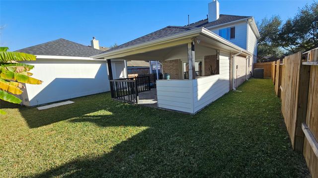 10201 Forest Spring Lane, Pearland, TX 77584