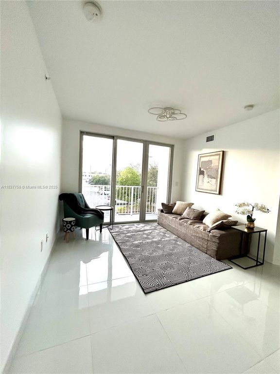 2651 NE 212th Terr 202, Aventura, FL 33180
