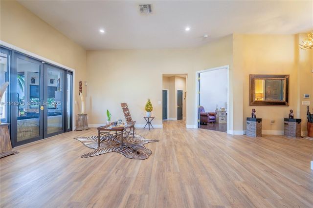 13372 SW 40th St, Davie, FL 33330