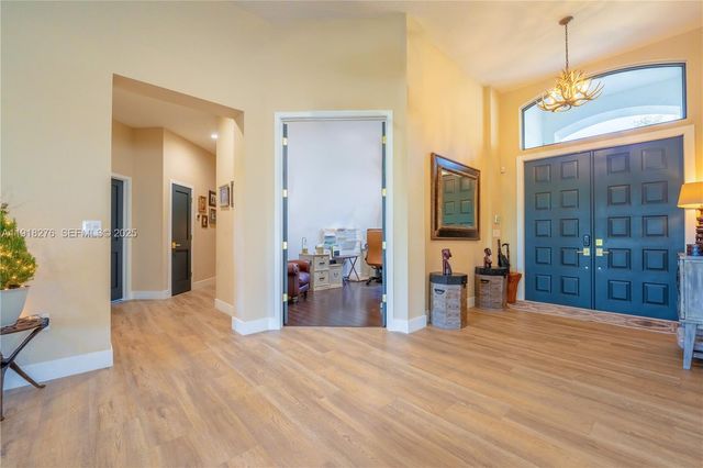 13372 SW 40th St, Davie, FL 33330