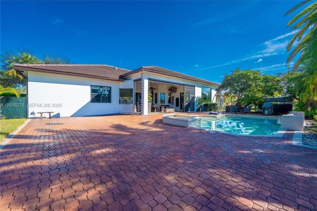 13372 SW 40th St, Davie, FL 33330