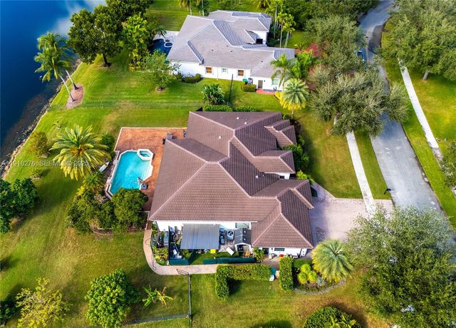 13372 SW 40th St, Davie, FL 33330