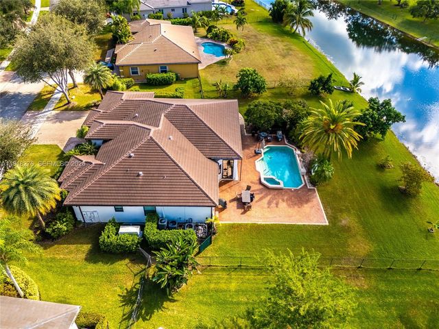 13372 SW 40th St, Davie, FL 33330