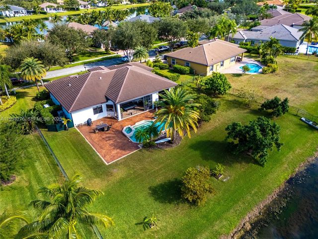 13372 SW 40th St, Davie, FL 33330