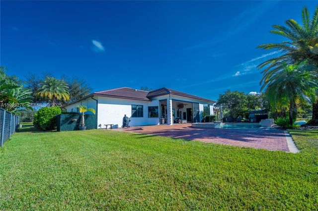 13372 SW 40th St, Davie, FL 33330