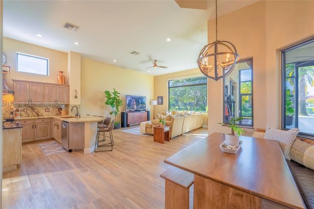 13372 SW 40th St, Davie, FL 33330