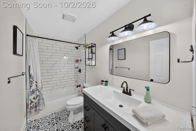 917 N East Street, Fenton, MI 48430