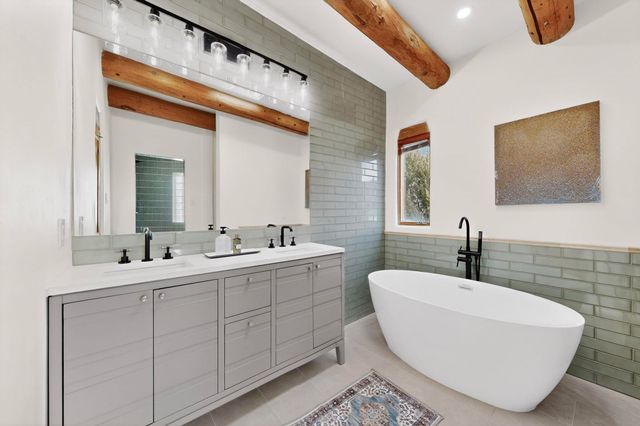 600 Vista De La Ciudad, Santa Fe, NM 87501