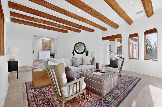 600 Vista De La Ciudad, Santa Fe, NM 87501