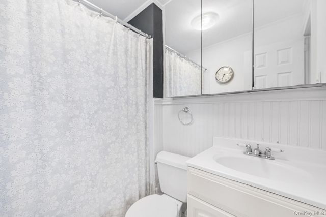 123 East Avenue, Valley Stream, NY 11580