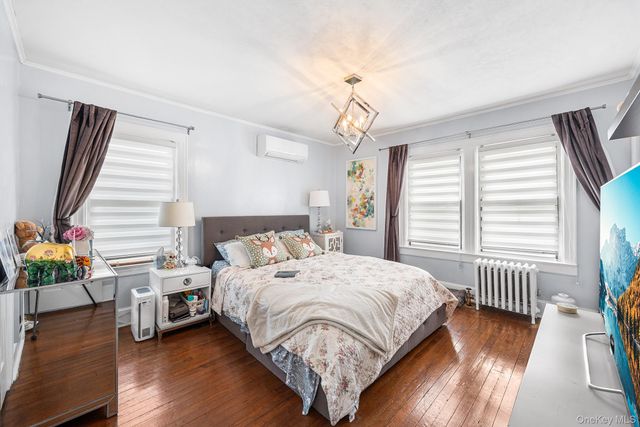 123 East Avenue, Valley Stream, NY 11580