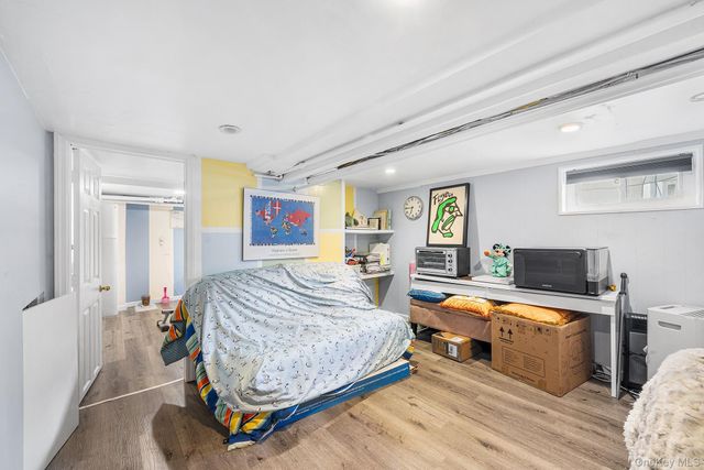 123 East Avenue, Valley Stream, NY 11580