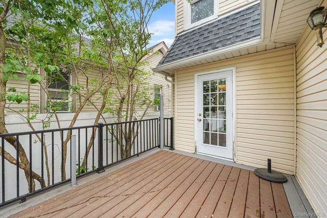 123 East Avenue, Valley Stream, NY 11580