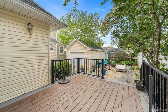 123 East Avenue, Valley Stream, NY 11580