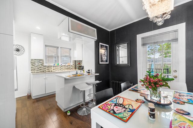 123 East Avenue, Valley Stream, NY 11580