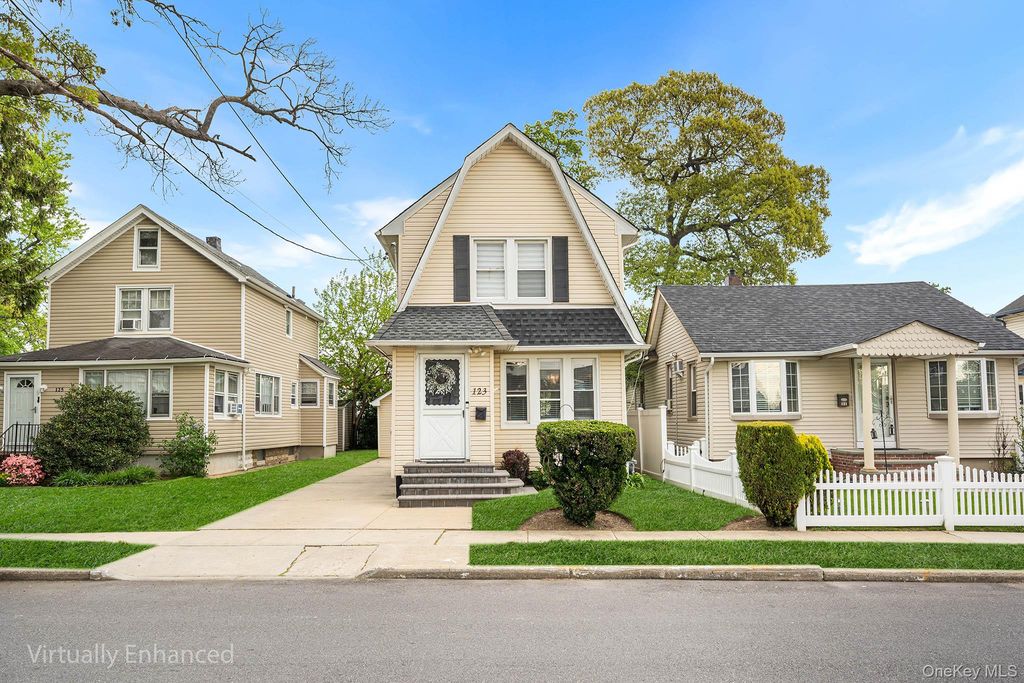 123 East Avenue, Valley Stream, NY 11580