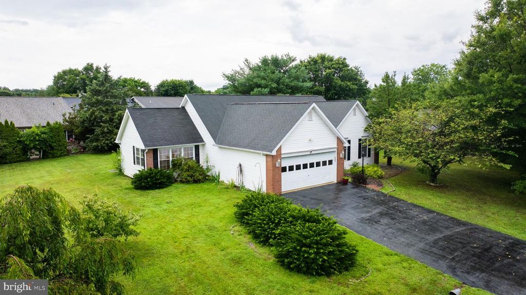 75 YALE LN, Falling Waters, WV 25419