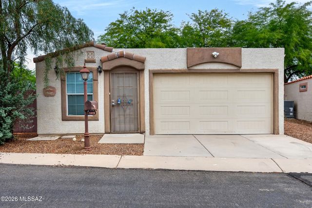 1319 W Vuelta Las Campanas, Sahuarita, AZ 85629