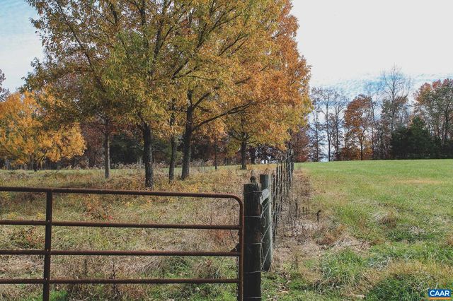 3785 ROLLING RD S, Scottsville, VA 24590