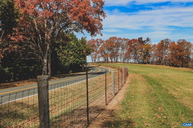 3785 ROLLING RD S, Scottsville, VA 24590