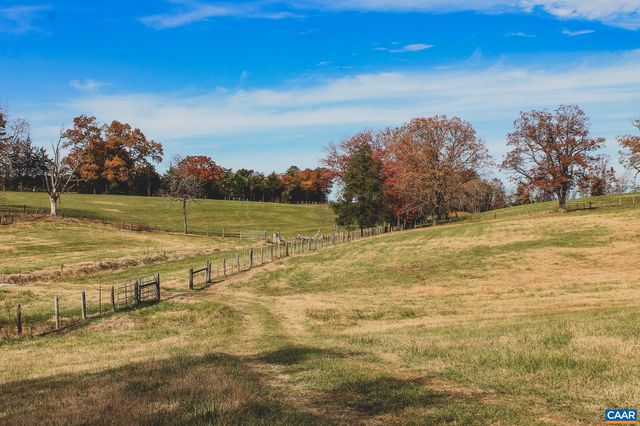 3785 ROLLING RD S, Scottsville, VA 24590