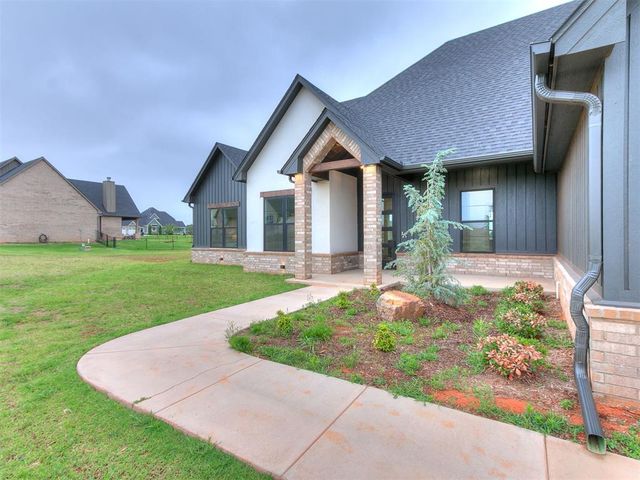 2441 Hawks Haven Drive, Guthrie, OK 73044