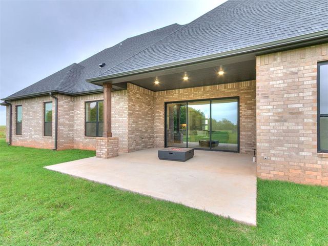 2441 Hawks Haven Drive, Guthrie, OK 73044