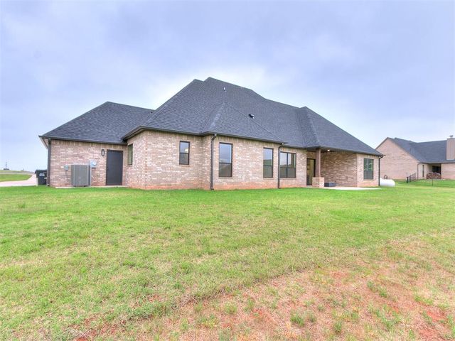 2441 Hawks Haven Drive, Guthrie, OK 73044