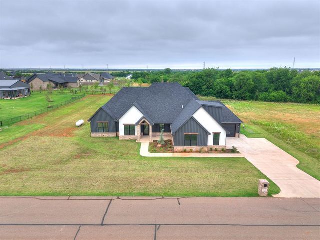 2441 Hawks Haven Drive, Guthrie, OK 73044