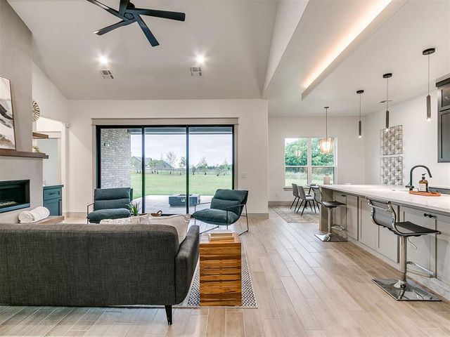 2441 Hawks Haven Drive, Guthrie, OK 73044