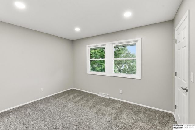 2009 Lloyd Street, Bellevue, NE 68005