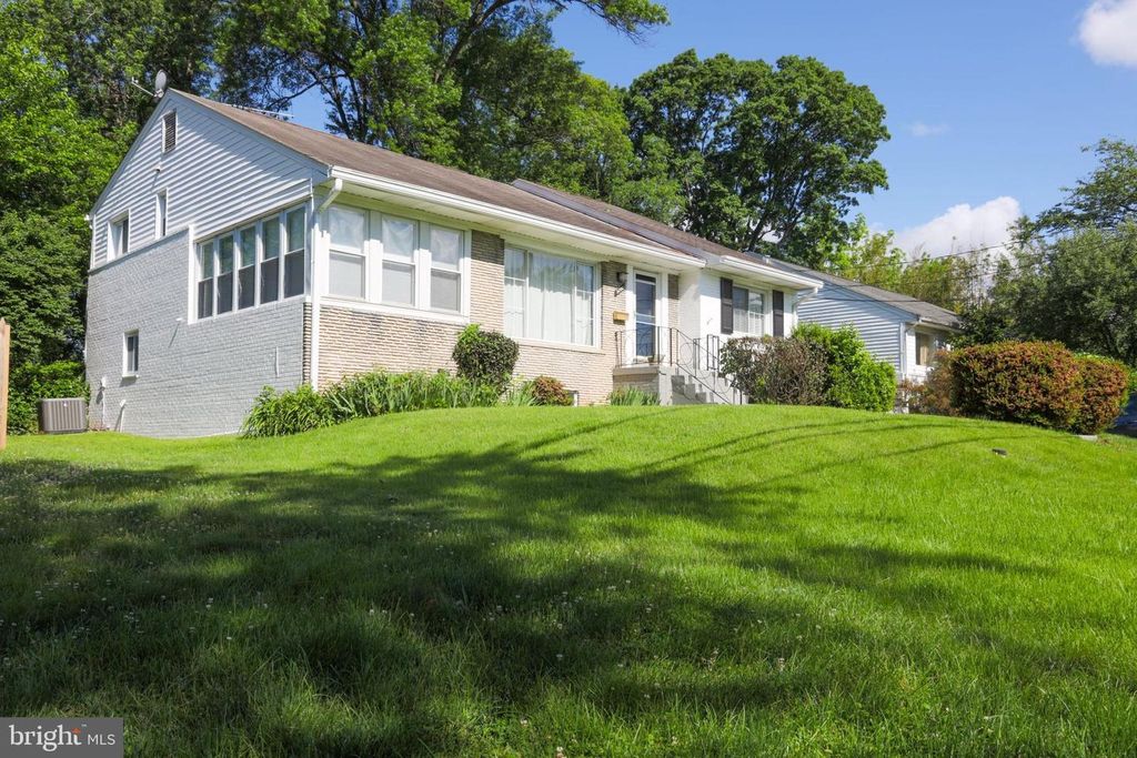 9200 CHANUTE DR, Bethesda, MD 20814