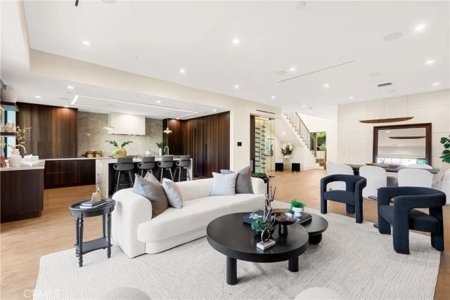 4018 Coldwater Canyon Avenue, Studio City, CA 91604