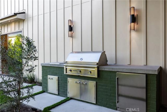 4018 Coldwater Canyon Avenue, Studio City, CA 91604